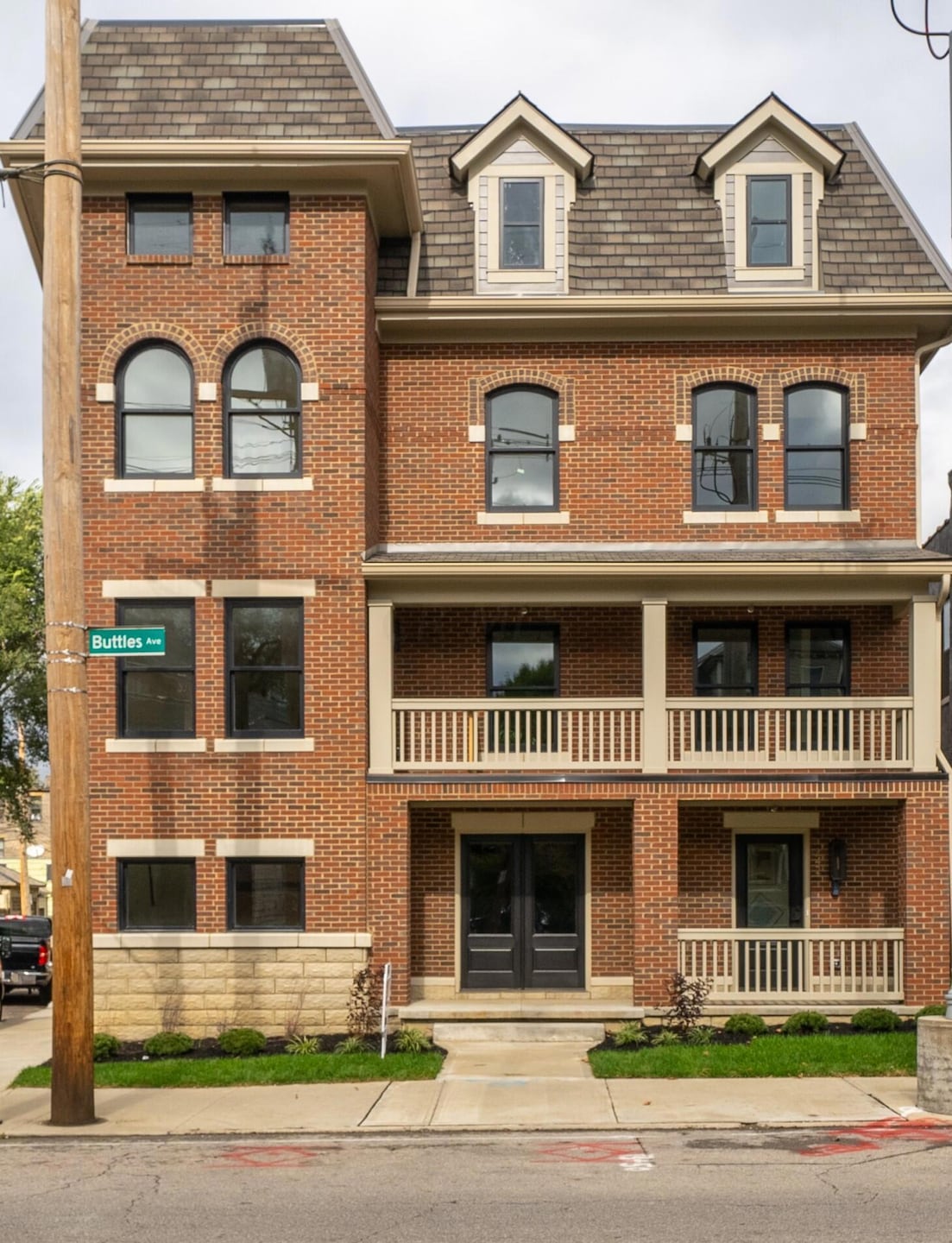 802 Highland St, Columbus, OH 43215 - photo 1