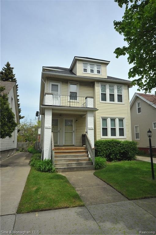 1474 Wayburn St, Grosse Pointe, MI 48230 - photo 1