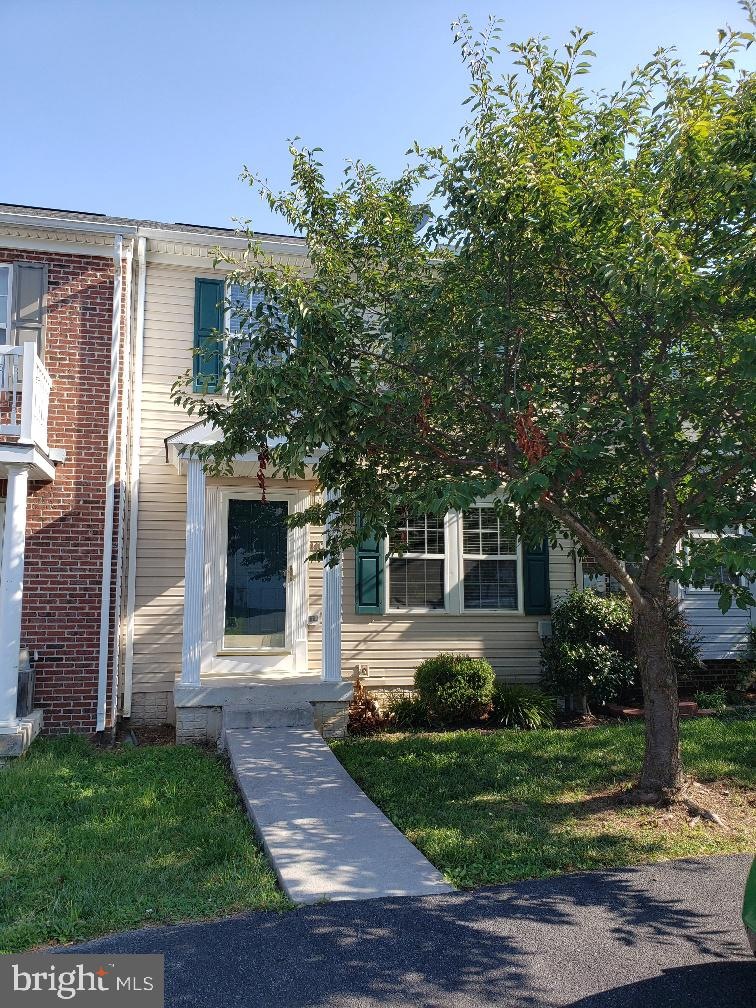 407 Hupps Hill Ct, Strasburg, VA 22657 - photo 1