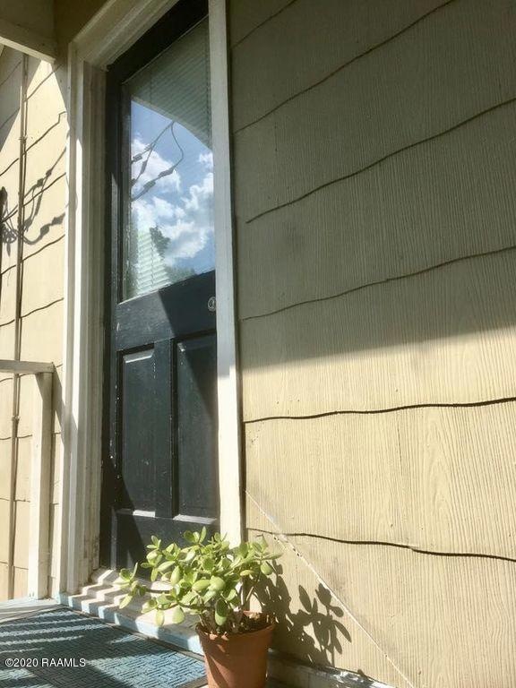 This charming upstairs unit is located n