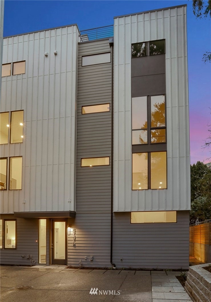 Very Large Modern Residence in highly desirable Crown Hill by Greencity Development