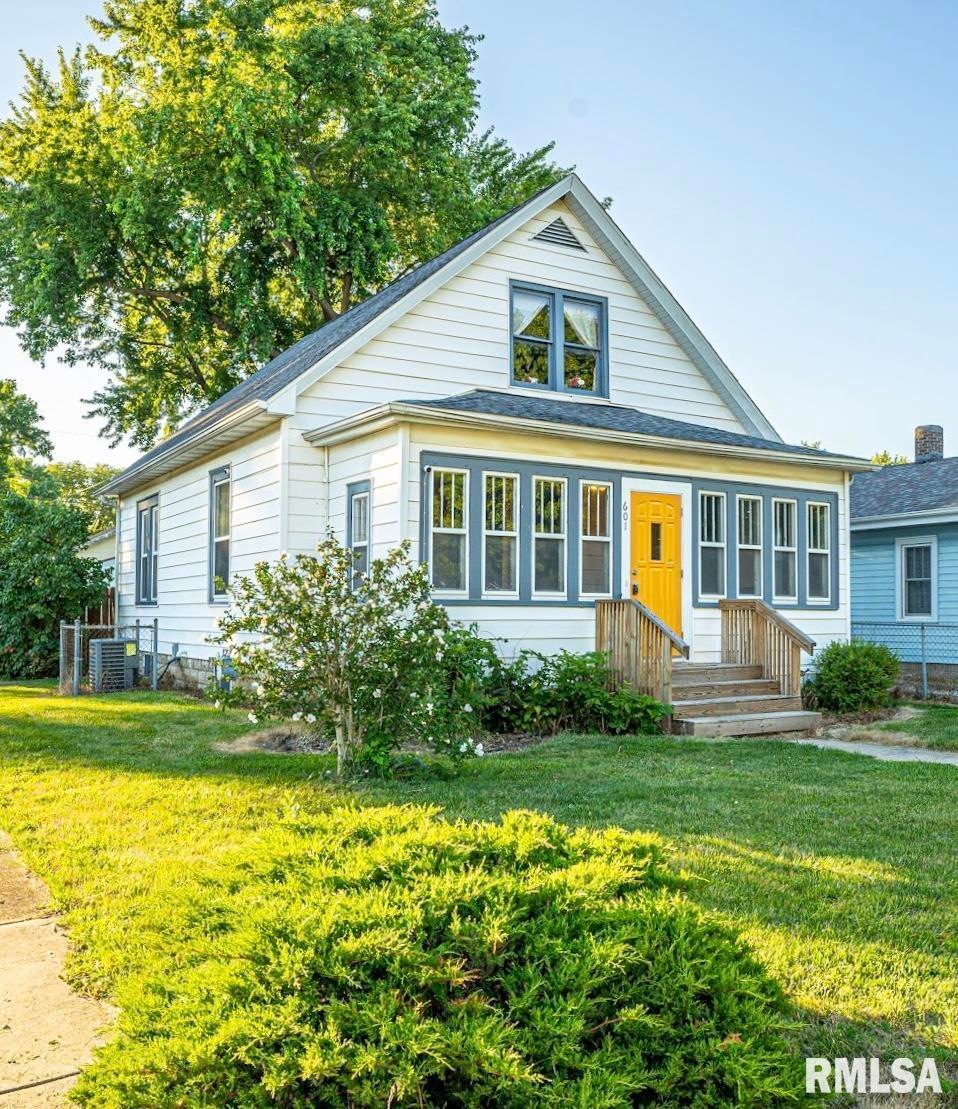 601 N Hamilton St, Lincoln, IL 62656 - photo 1