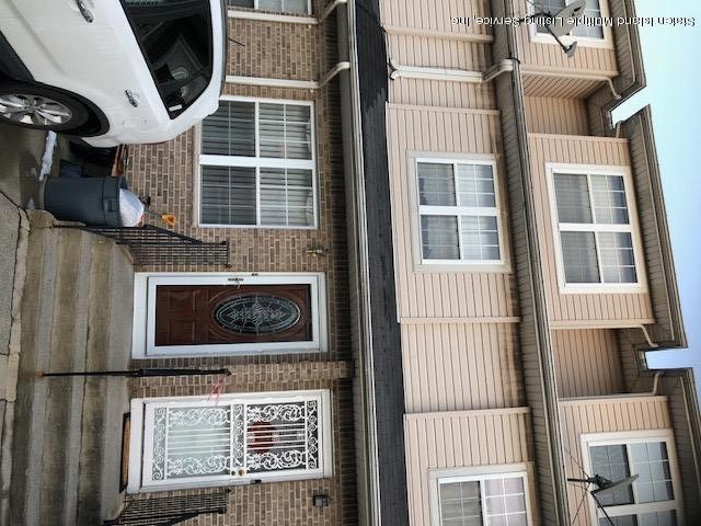 223 Skyline Dr, Staten Island, NY 10304 - photo 1