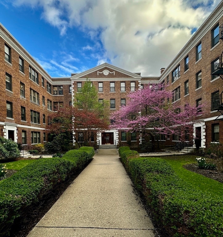 64 Queensberry St unit 310, Boston, MA 02215 - photo 1