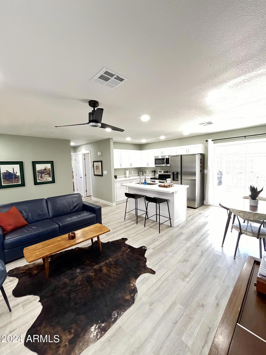 From TV toward Kitchen
