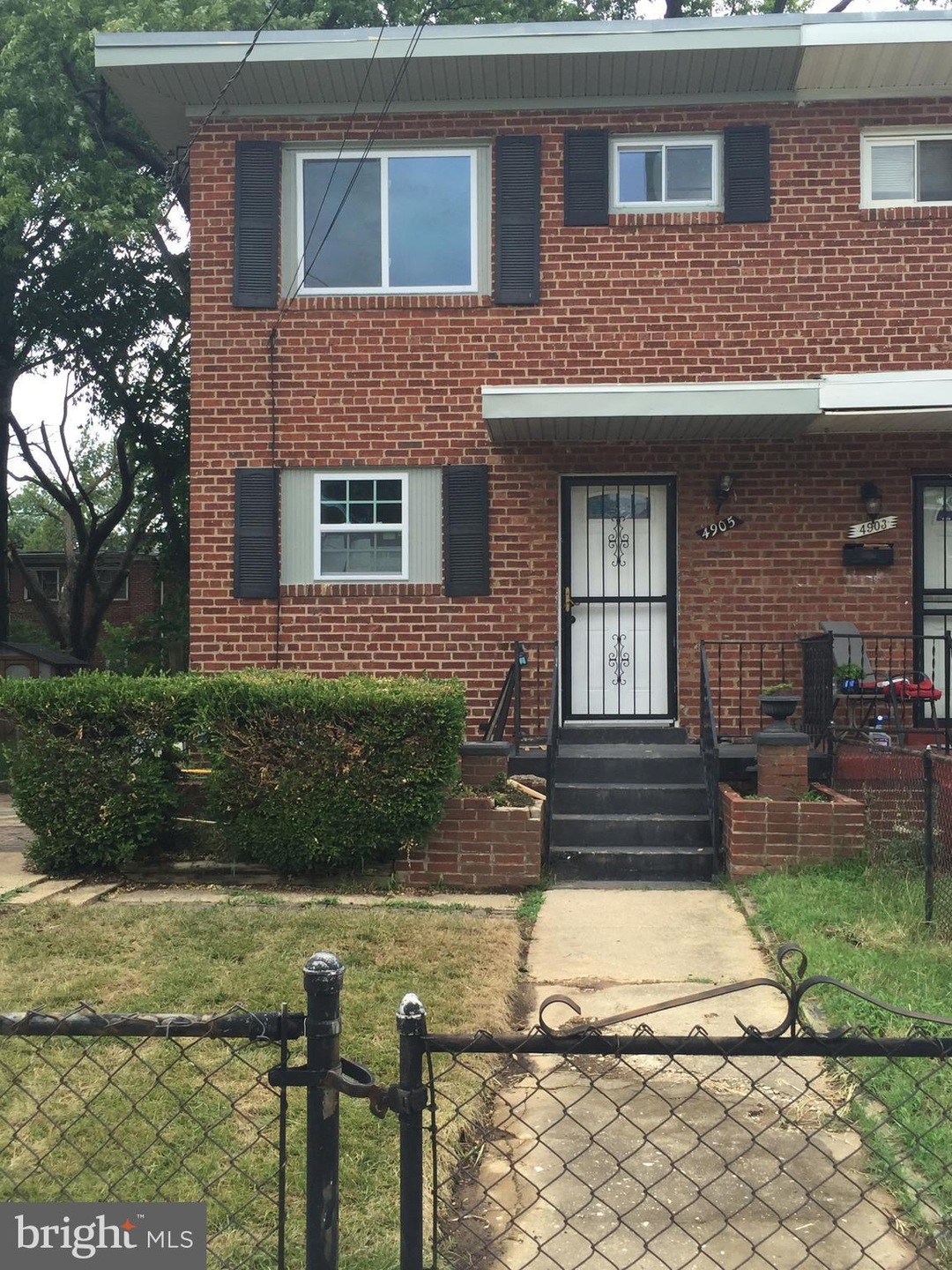 4905 Winthrop St, Oxon Hill, MD 20745 - photo 1
