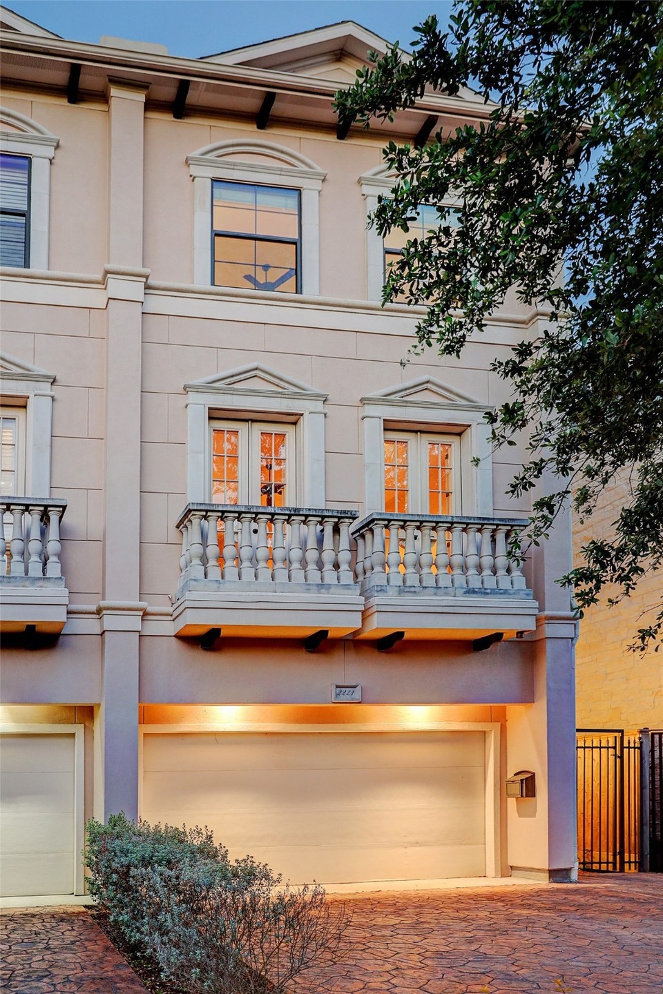 2221 Brun St, Houston, TX 77019 - photo 1