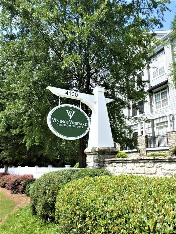 Popular Vinings Vineyard offers convenient locatio