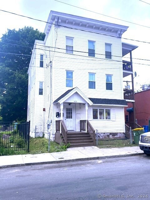929 Bank St, Waterbury, CT 06708 - photo 1