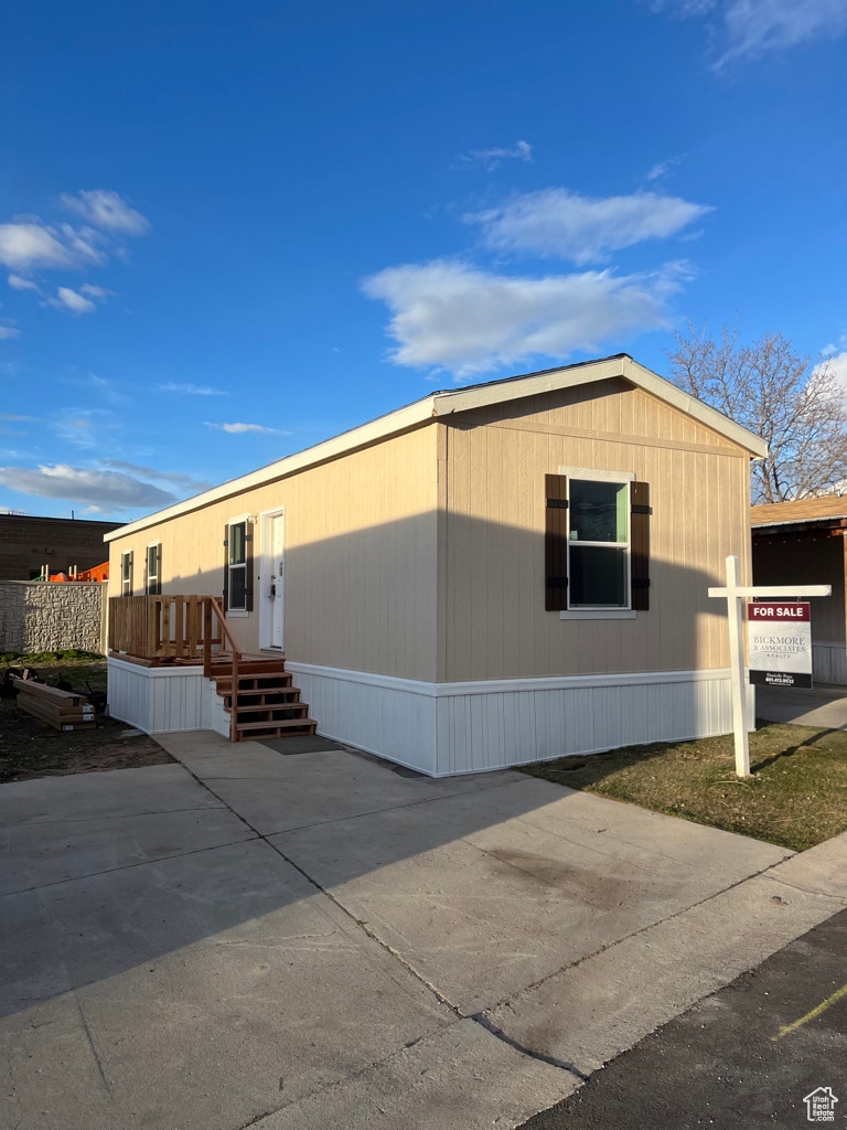 Exterior Color with Deck layout. Pictures are of the model home. Colors/Styles may vary.