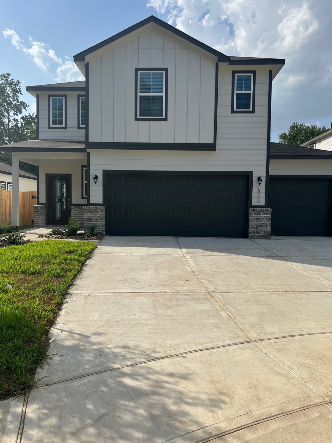 10918 Holly Briar Ct, Tomball, TX 77375 - photo 1