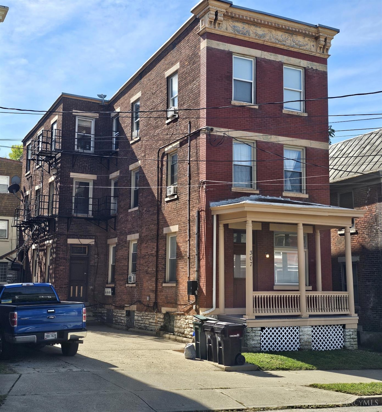 305 Warner St, Cincinnati, OH 45219 - photo 1