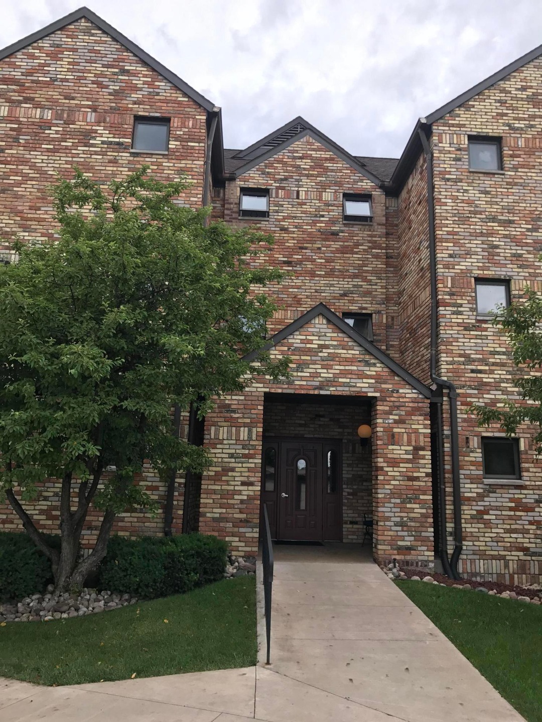 Front of 145 waterfront pl