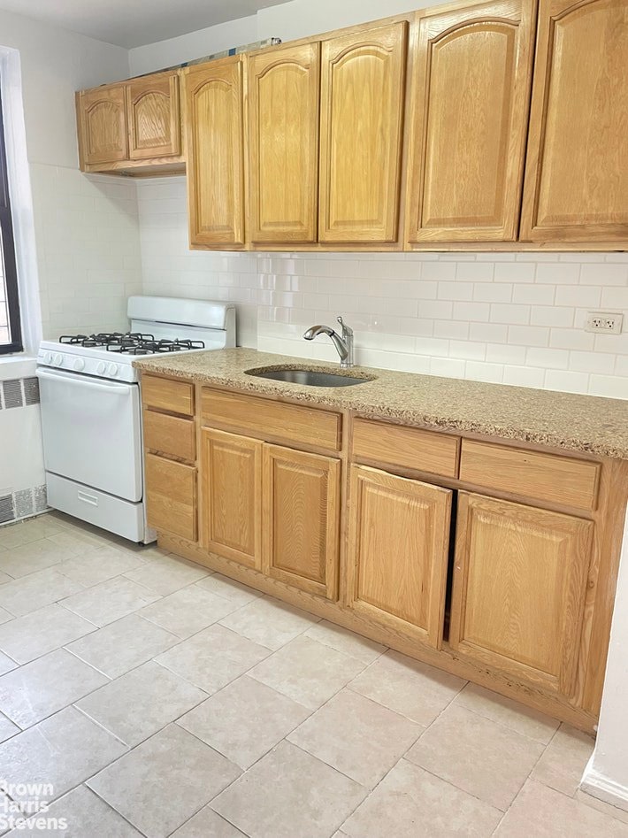 2929 Bainbridge Ave unit 3B, New York City, NY 10458 - photo 1