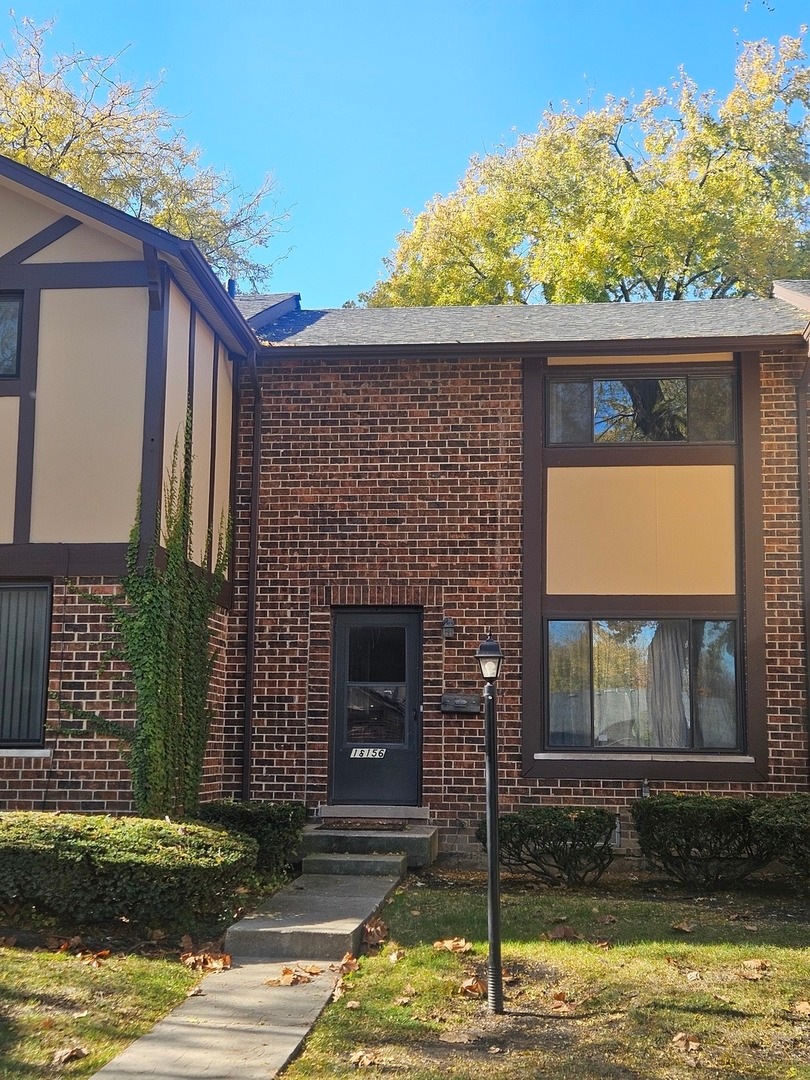 1S156 Radford Ln unit 3, Villa Park, IL 60181 - photo 1