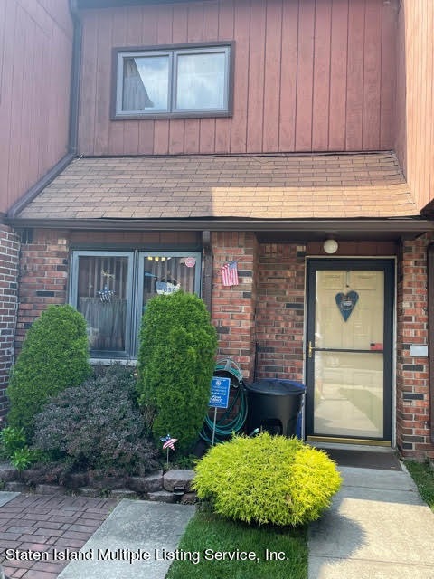 132 Gateway Dr, Staten Island, NY 10304 - photo 1