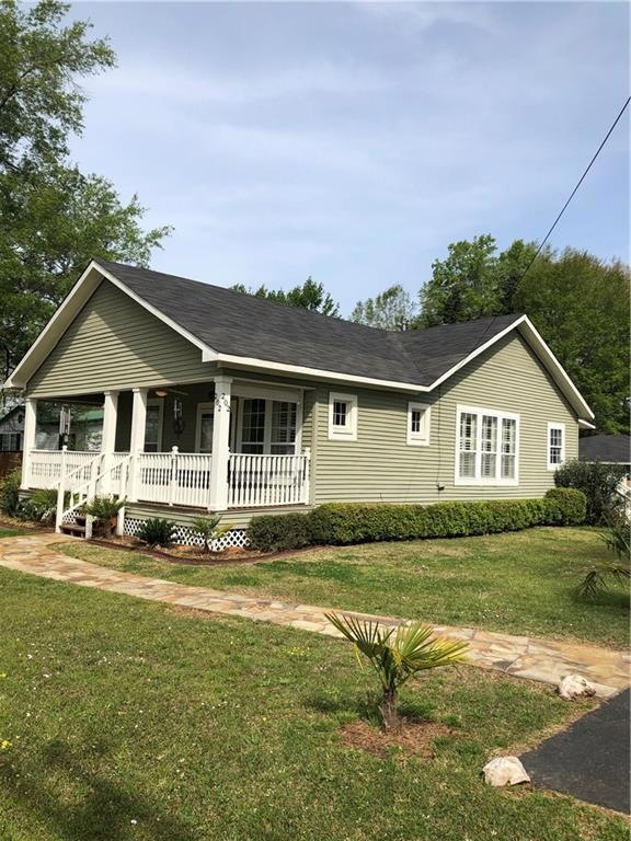 Wonderful cottage updated and oh so livable!