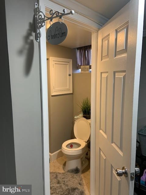 1054 Middleborough Rd, Essex, MD 21221 - photo 1