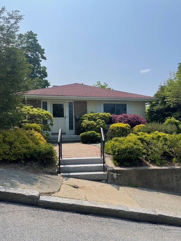 2 Dixon Ave, Worcester, MA 01605 - photo 1