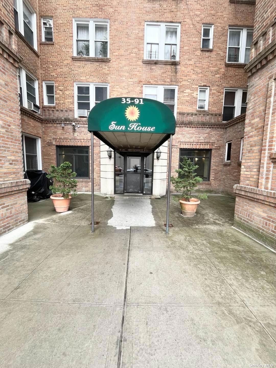 35-91 161st St unit 6J, Flushing, NY 11358 - photo 1