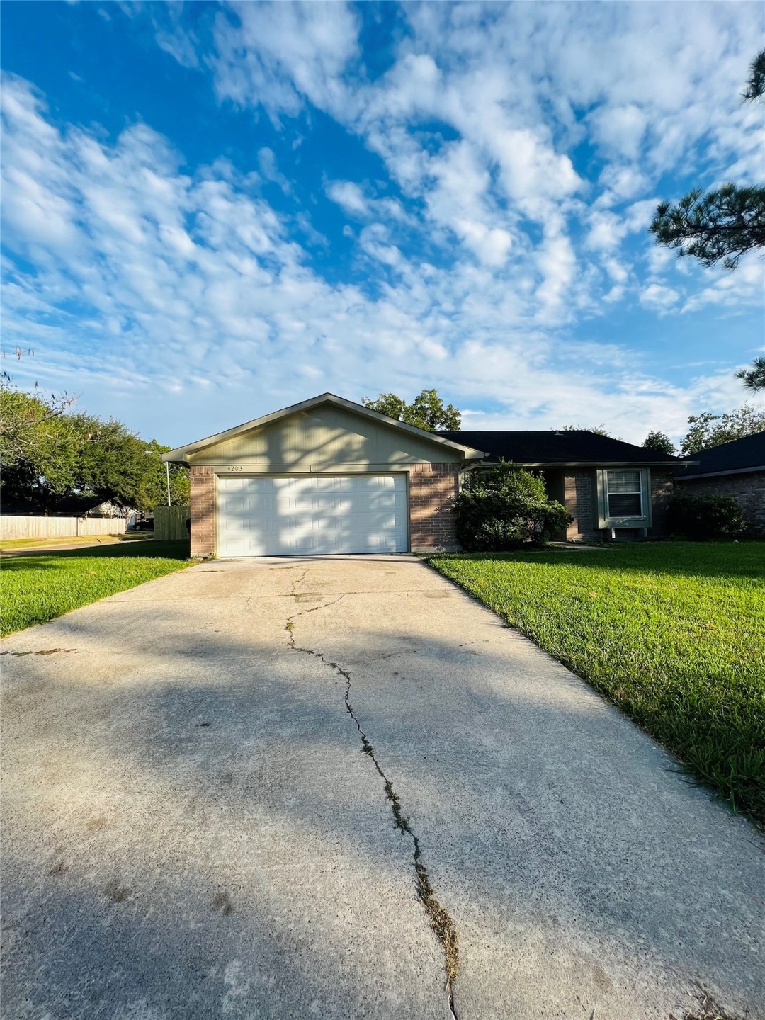 4203 Townes Forest Rd, Friendswood, TX 77546 - photo 1