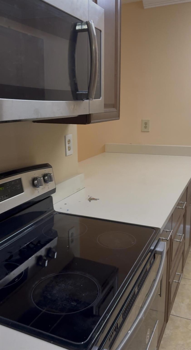 Presidential Golfview unit 4010, West Palm Beach, FL 33401 - photo 1