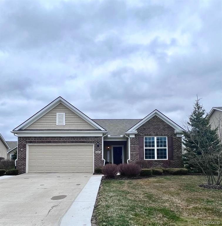 23881 Manistee Ln, Flat Rock, MI 48134 - photo 1