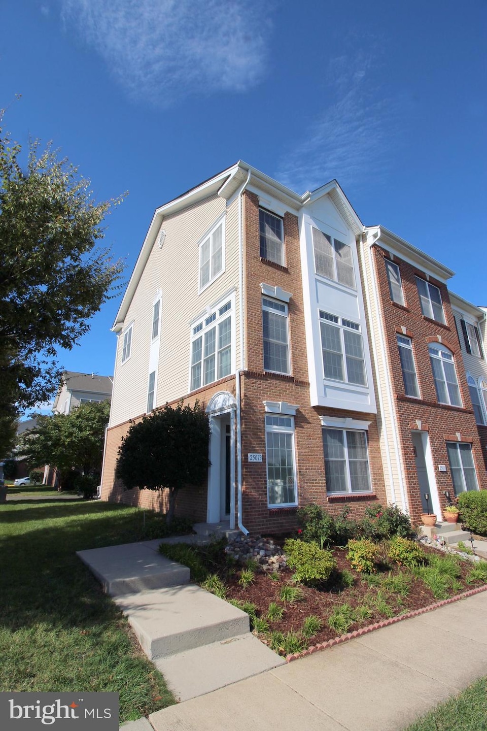 25073 Riding Center Dr, Chantilly, VA 20152 - photo 1