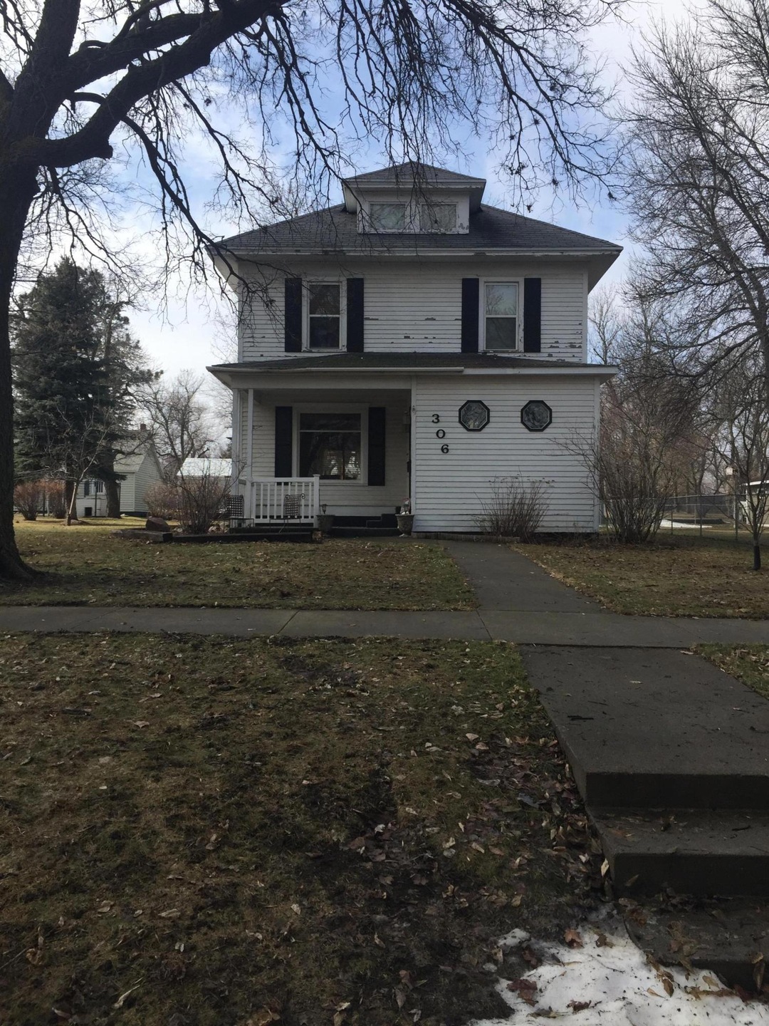 EXTERIOR FRONT