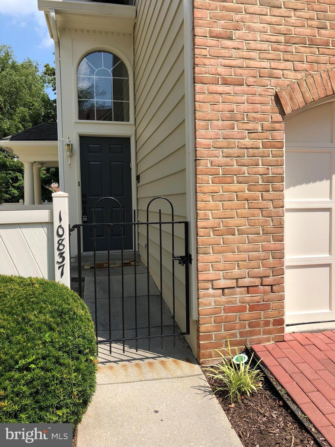 10837 Luxberry Dr, Rockville, MD 20852 - photo 1