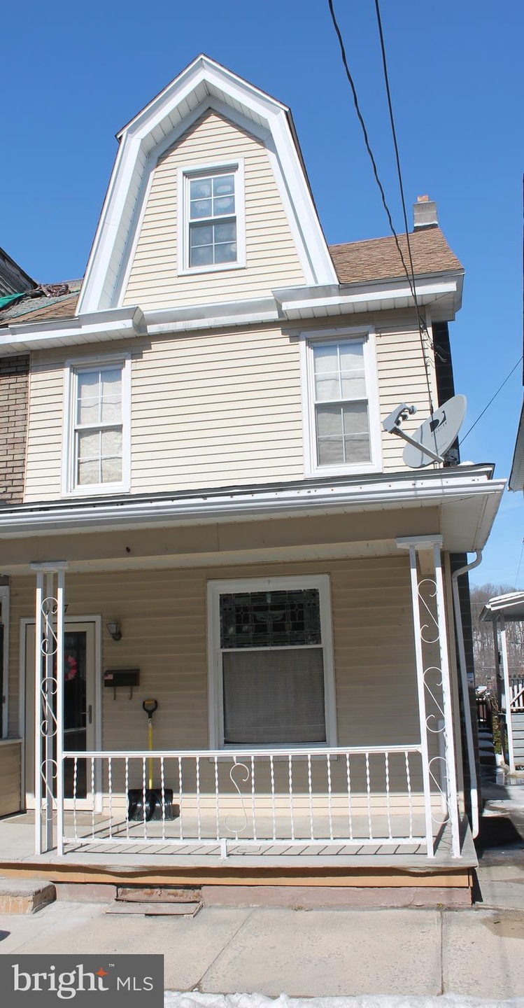 647 Arlington St, Tamaqua, PA 18252 - photo 1