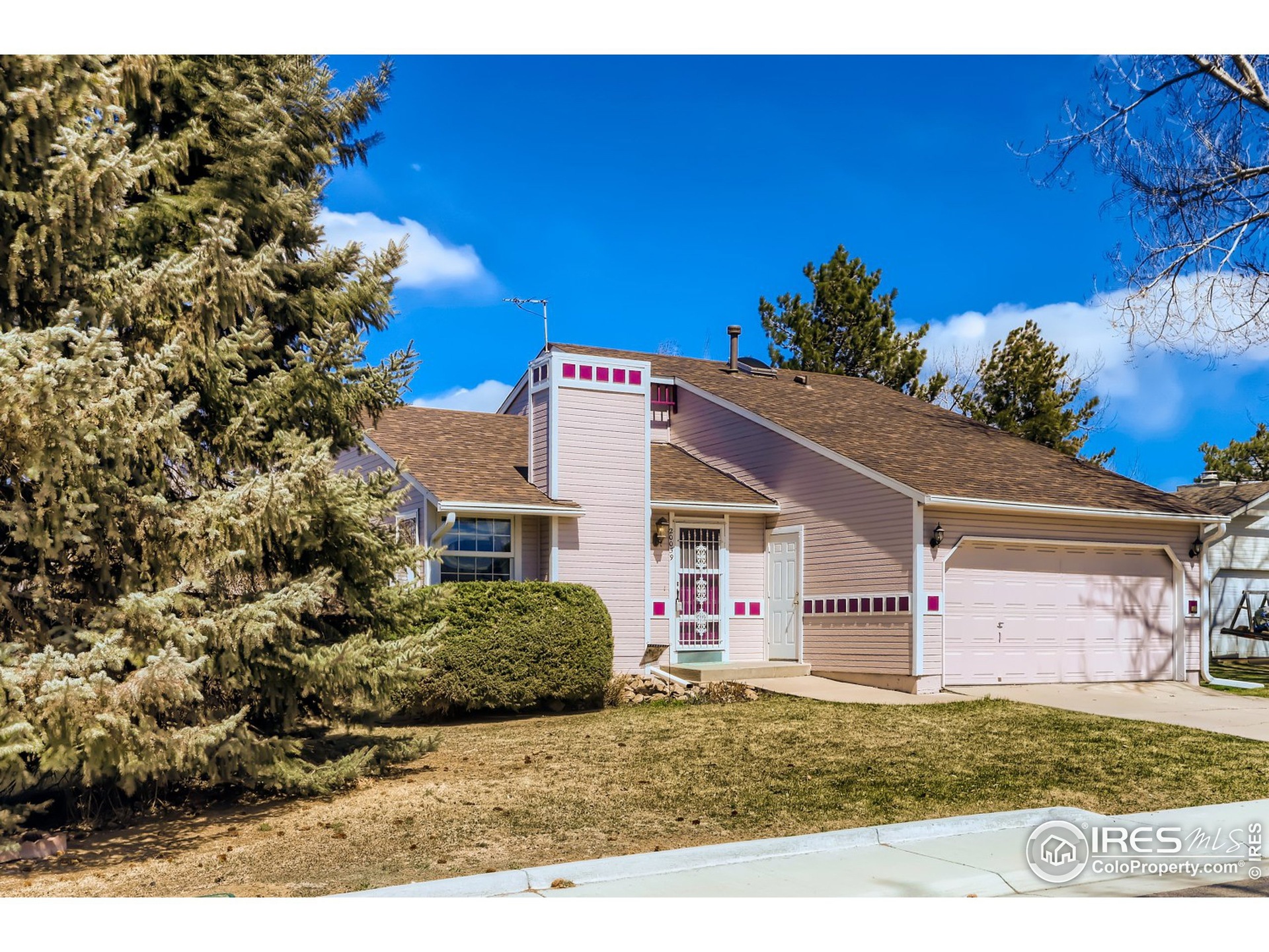 20059 E Wagontrail Ln, Centennial, CO 80015 - photo 1