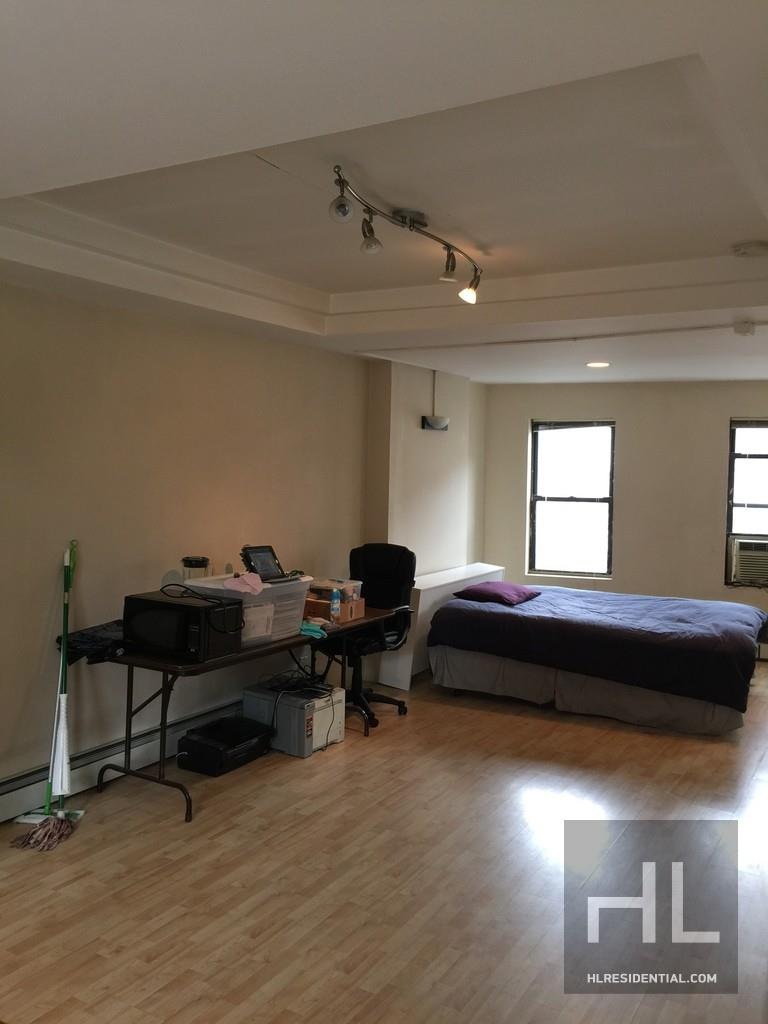 246 E 204th St unit 3, Bronx, NY 10458 - photo 1