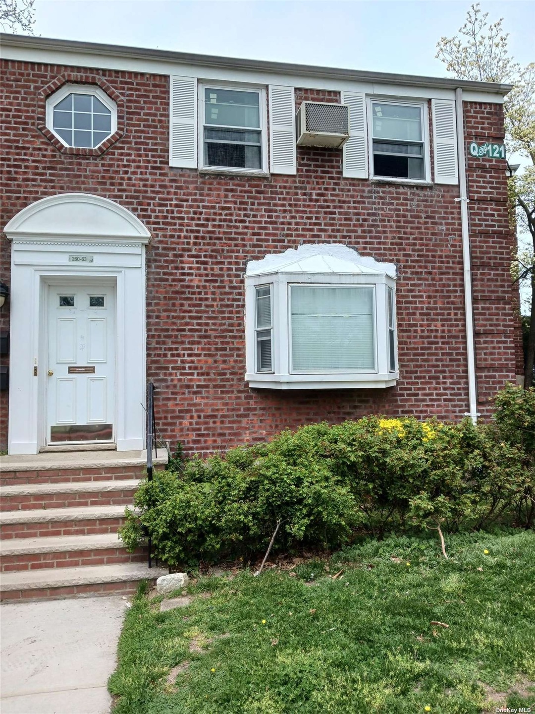 26063 Langston Ave unit 2, Glen Oaks, NY 11004 - photo 1