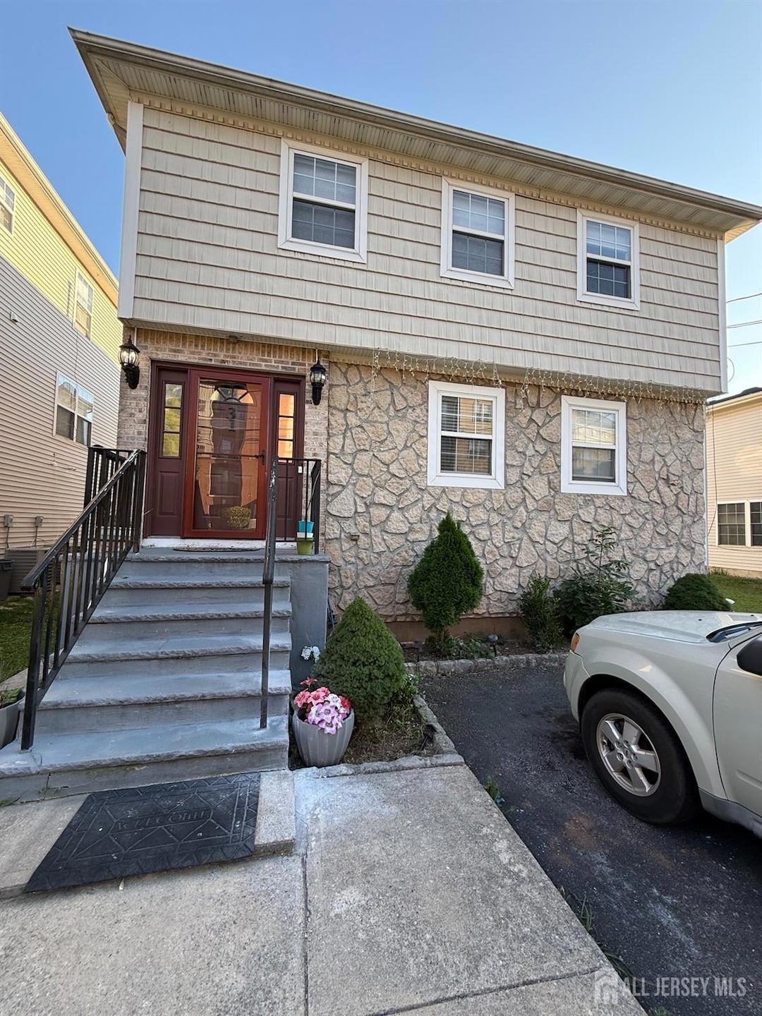 31 Beverly St unit 2nd f, Carteret, NJ 07008 - photo 1