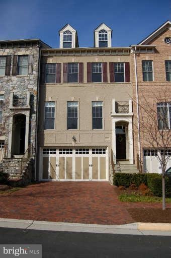 6872 Frase Dr, Falls Church, VA 22043 - photo 1