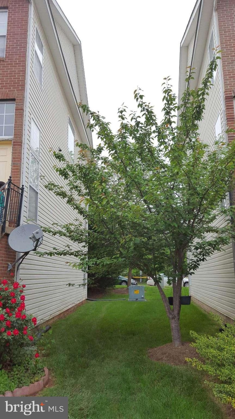 2605 Logan Wood Dr, Herndon, VA 20171 - photo 1