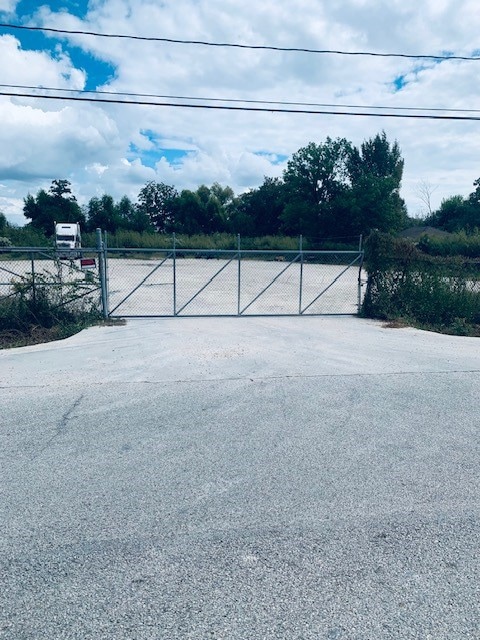 9018 Blueberry Ln, Houston, TX 77049 - photo 1