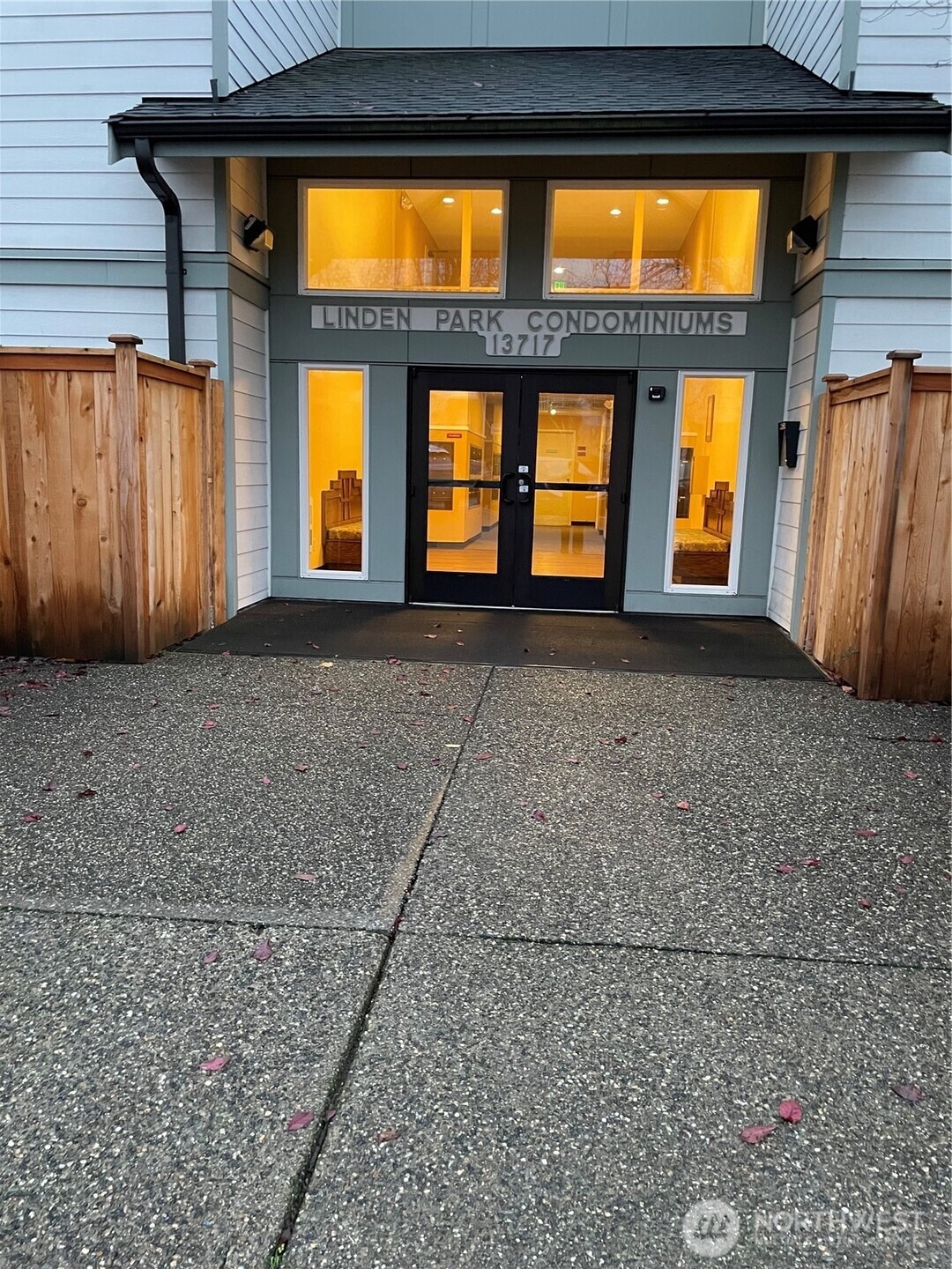 13717 Linden Ave N unit 229, Seattle, WA 98133 - photo 1