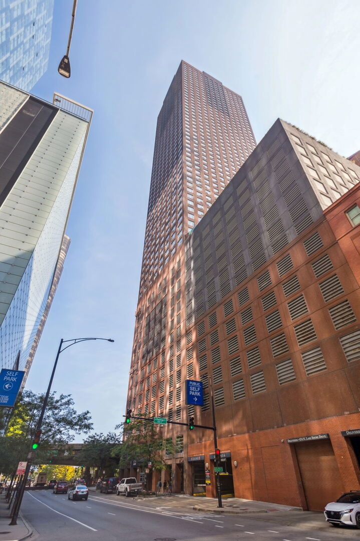 unlisted-address, Chicago, IL 60611 - photo 1