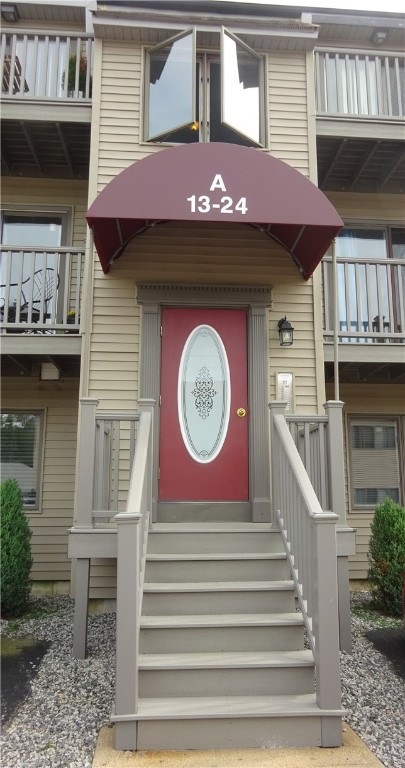 14 Village Ct, West Warwick, RI 02893 - photo 1