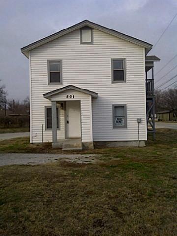 Front of property with a front lawn