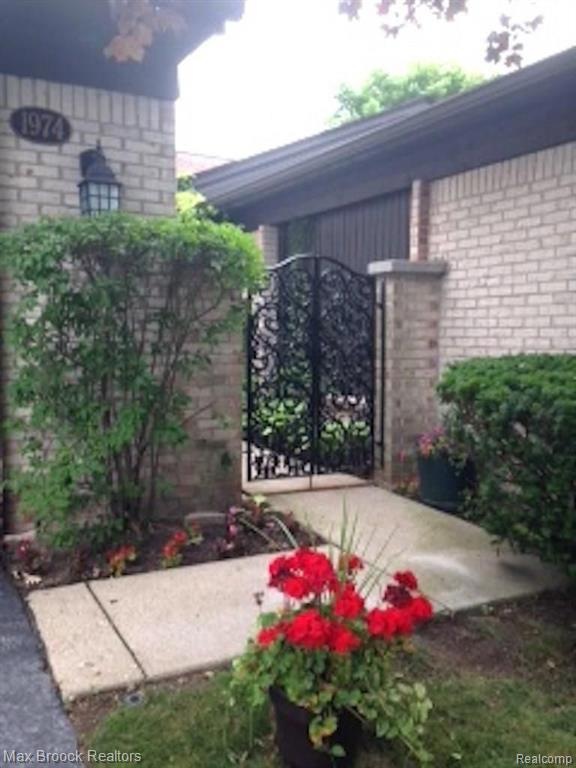 Entry to Courtyard and Front Porch