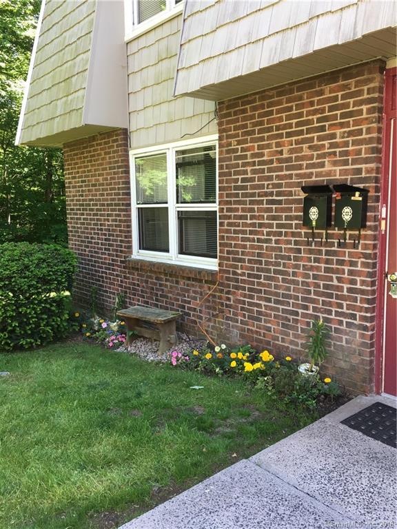 67 Briarwood Ln unit F, Branford, CT 06405 - photo 1