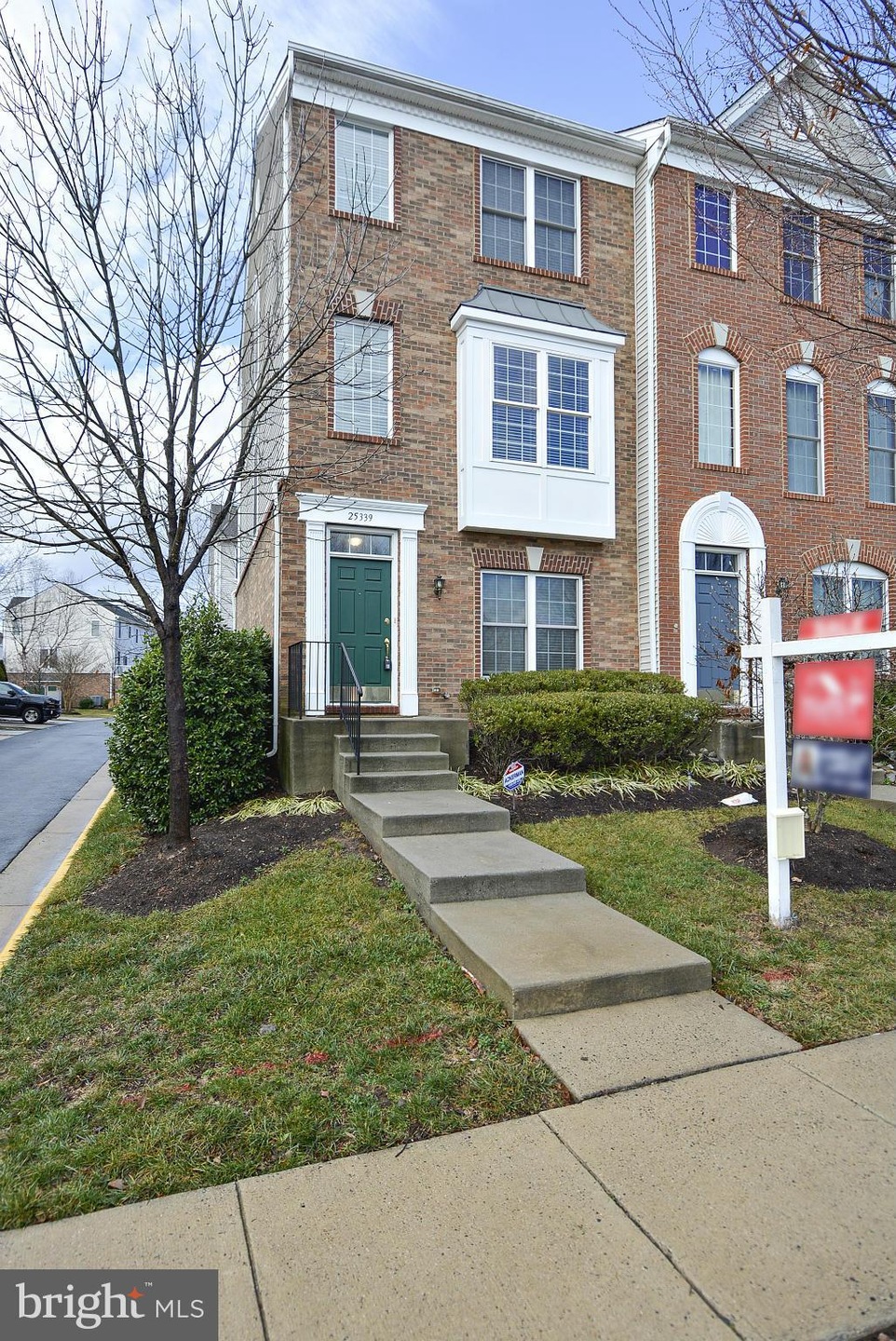 25339 Crossfield Dr, Chantilly, VA 20152 - photo 1