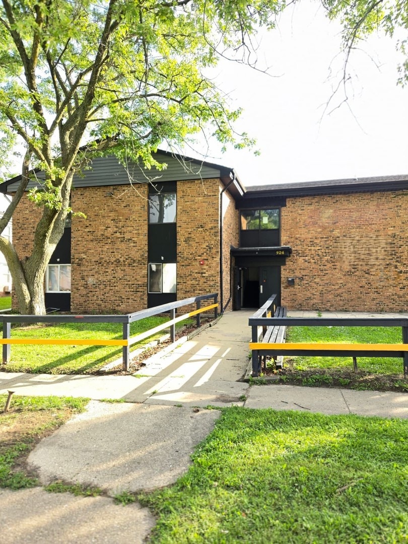 924 Greenbrier Rd, de Kalb, IL 60115 - photo 1