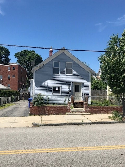 324 Roosevelt Ave, Pawtucket, RI 02860 - photo 1