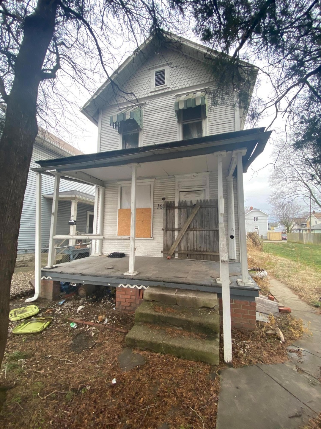 1680 parsons ave - Front