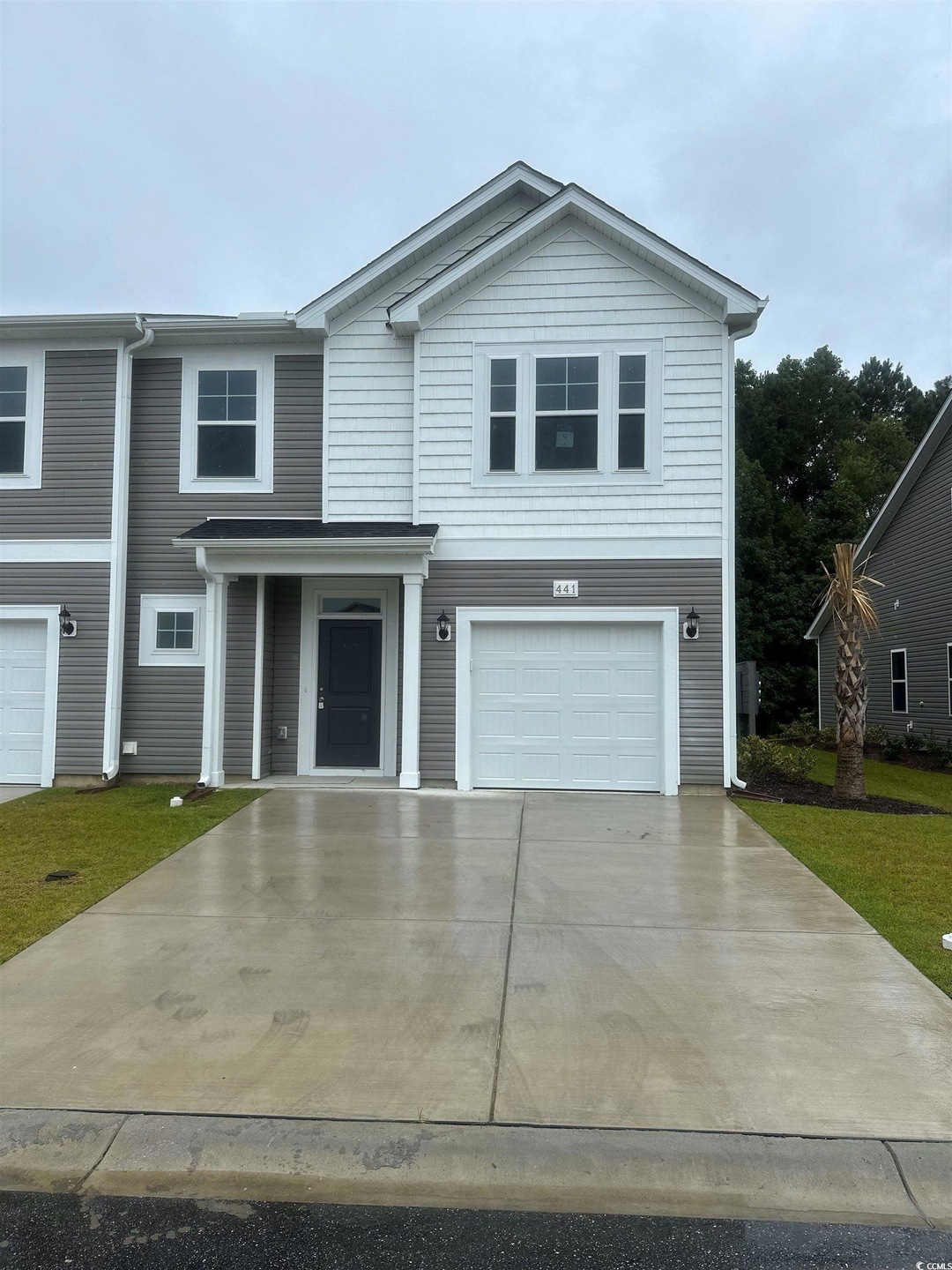 View of front property featuring a garage