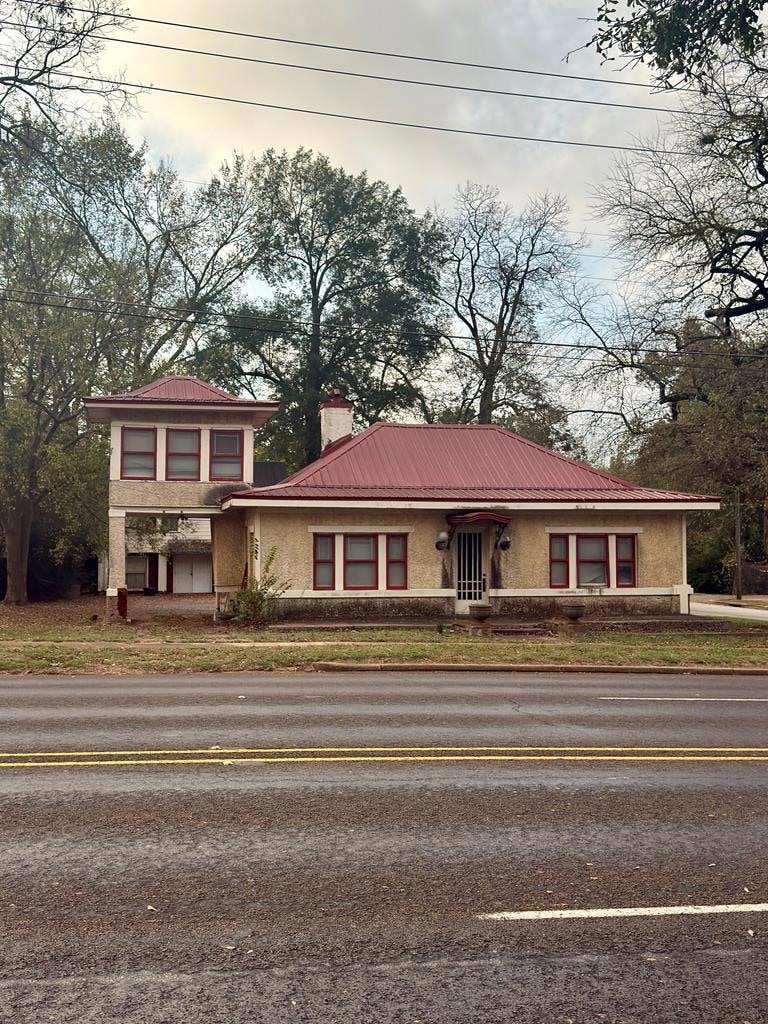 720 W Palestine Ave, Palestine, TX 75801 - photo 1